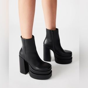 STEVE MADDEN Cobra Black Boot